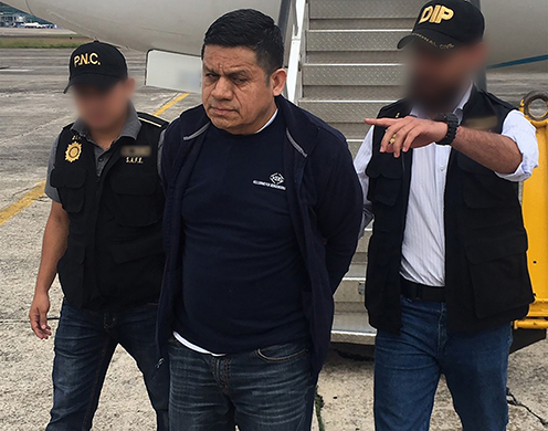 ICE remueve a nacional guatemalteco buscado por asesinato