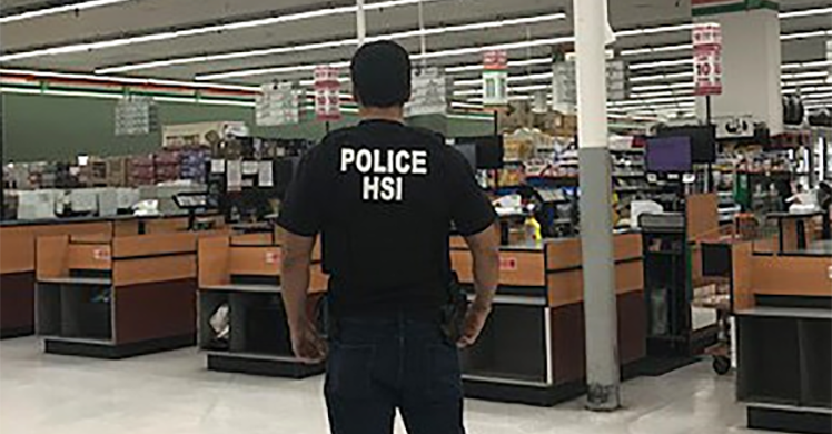 Oficina de Investigaciones de Seguridad Nacional de ICE efectúa orden de registro federal en mercado local durante operación de control migratorio en lugares de trabajo 
