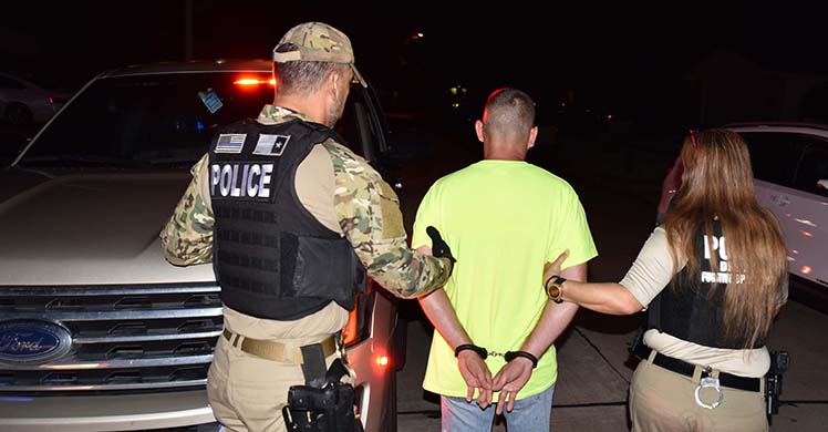 ICE Houston arresta a hombre mexicano, deportado en tres ocasiones, buscado por homicidio en California 