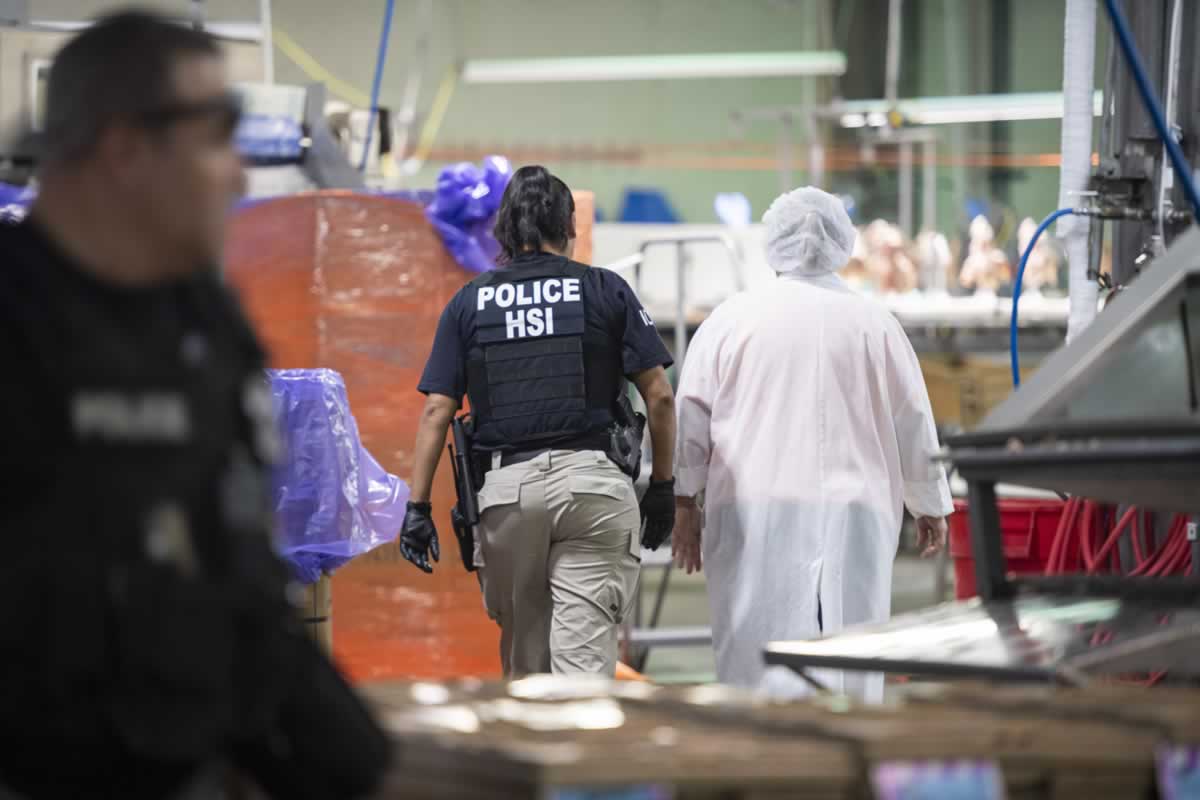 ICE efectúa órdenes de registro penales federales en múltiples lugares a lo largo de Mississippi