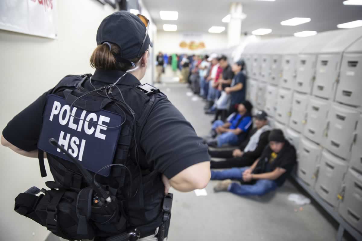 ICE efectúa órdenes de registro penales federales en múltiples lugares a lo largo de Mississippi