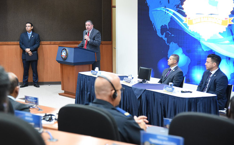 ILEA San Salvador le da la bienvenida a representantes de las Bahamas, Brasil, Colombia, Costa Rica, las IslasCaimán, Jamaica, República Dominicana y El Salvador a la segunda capacitación sobre trata de personas y explotación infantil impartida por ICE HSI este verano (foto cortesía de ILEA San Salvador)